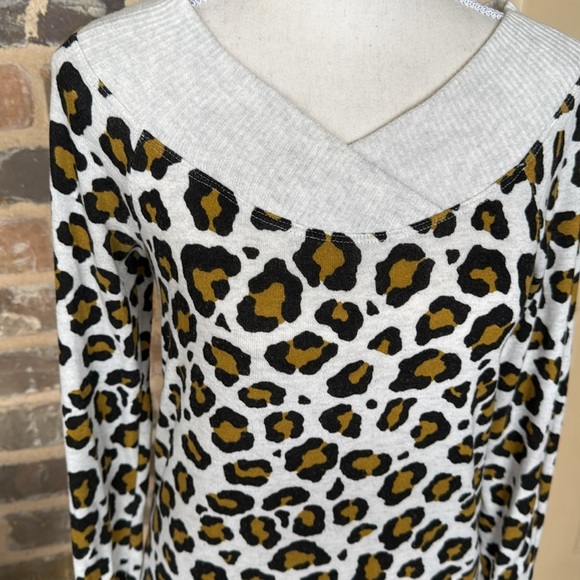 No Frills Ivory Leopard Animal Print Long Sleeve Top Contrast Rib Knit Trim Sz S - Picture 3 of 13
